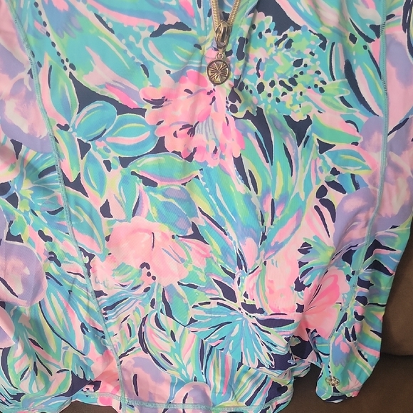 Lilly Pulitzer Luxletic Vibrant Floral Long Sleeve Top Size L - Picture 8 of 12